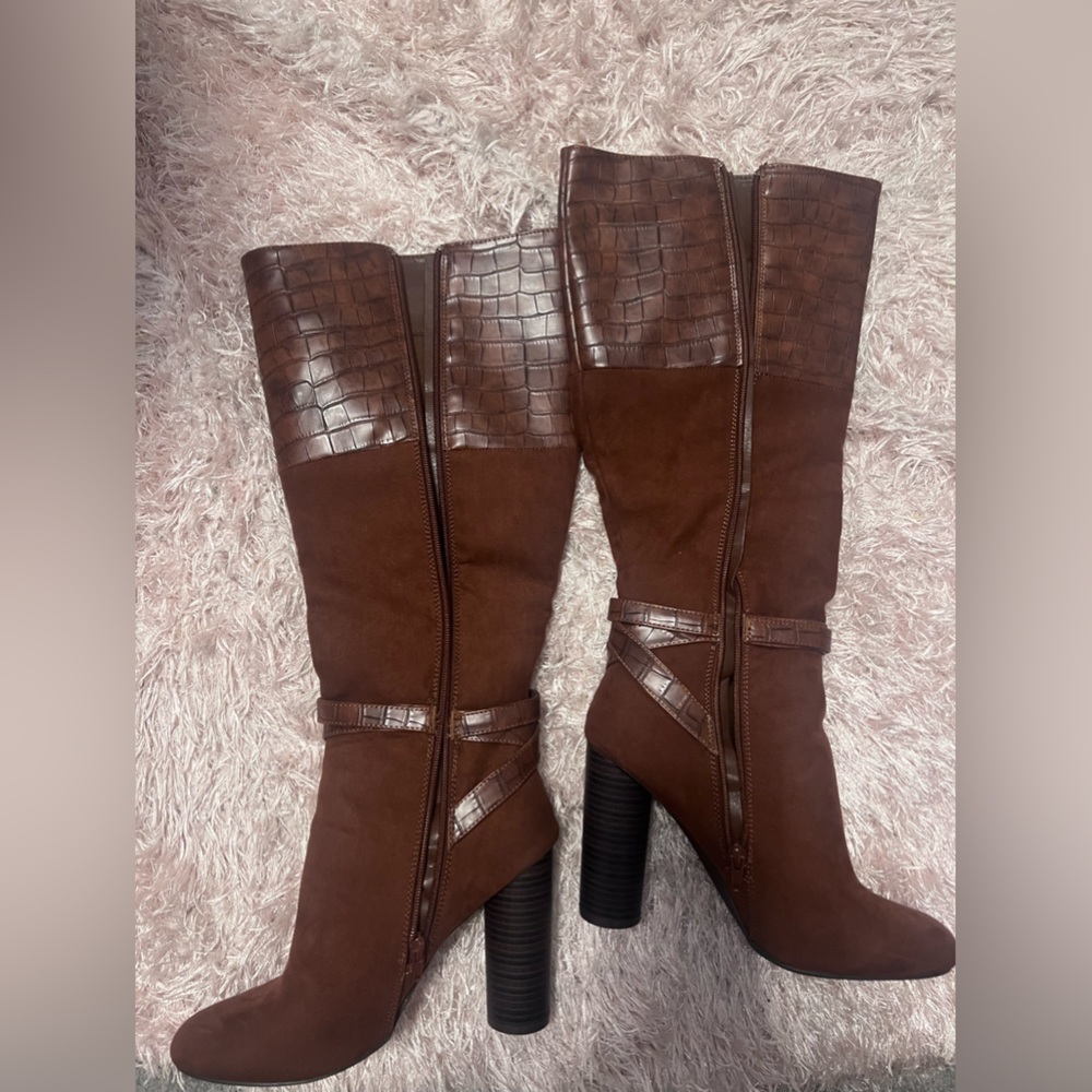 Brand new in box 9.5 brown boots just fab